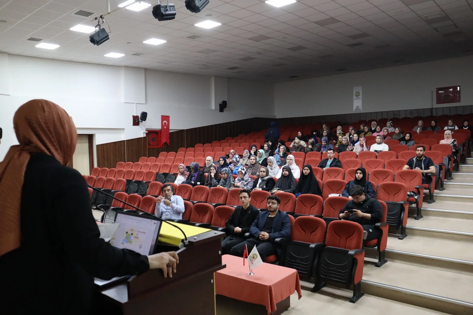 İlahiyat Fakültesi Öğrencilerine Yönelik Seminer Gerçekleştirildi